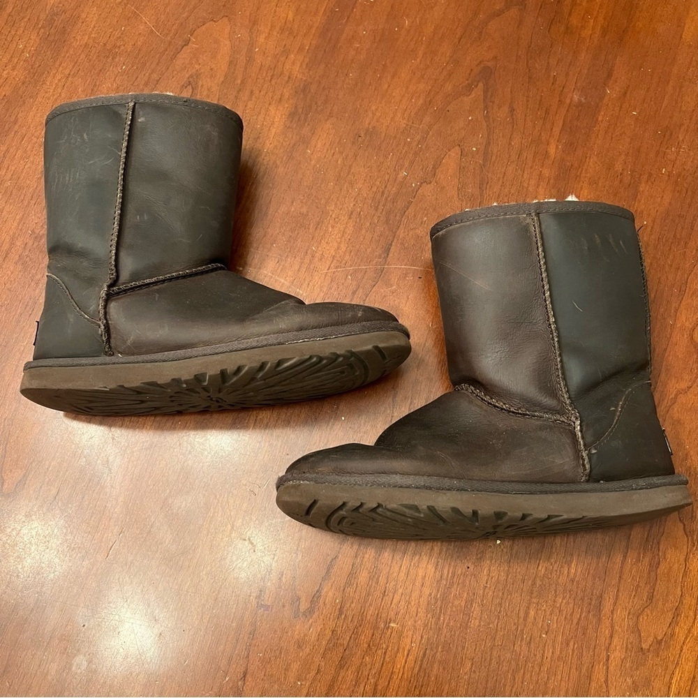 Women’s UGG brown leather short slip on boots size 7